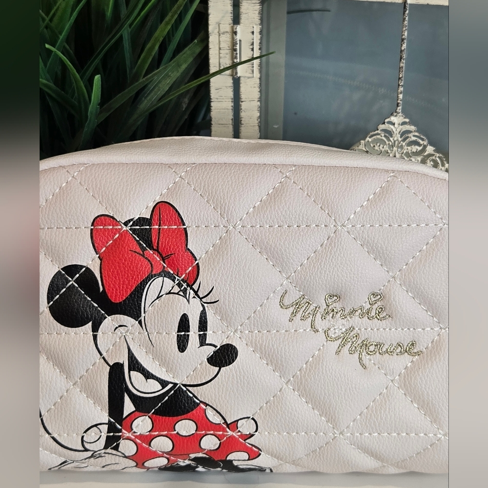 Disney Minnie Mouse Quilted Cosmetic Bag - Picture 2 of 6